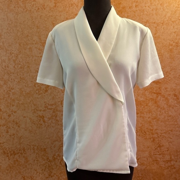 Talbots Tops - 🌿SALE🌿TALBOTS Vintage White Blouse size 6